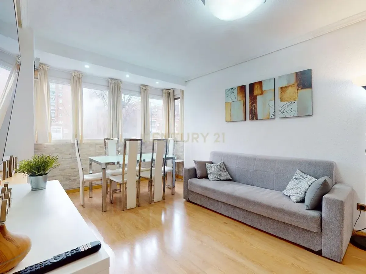 Piso reformado con gran terraza