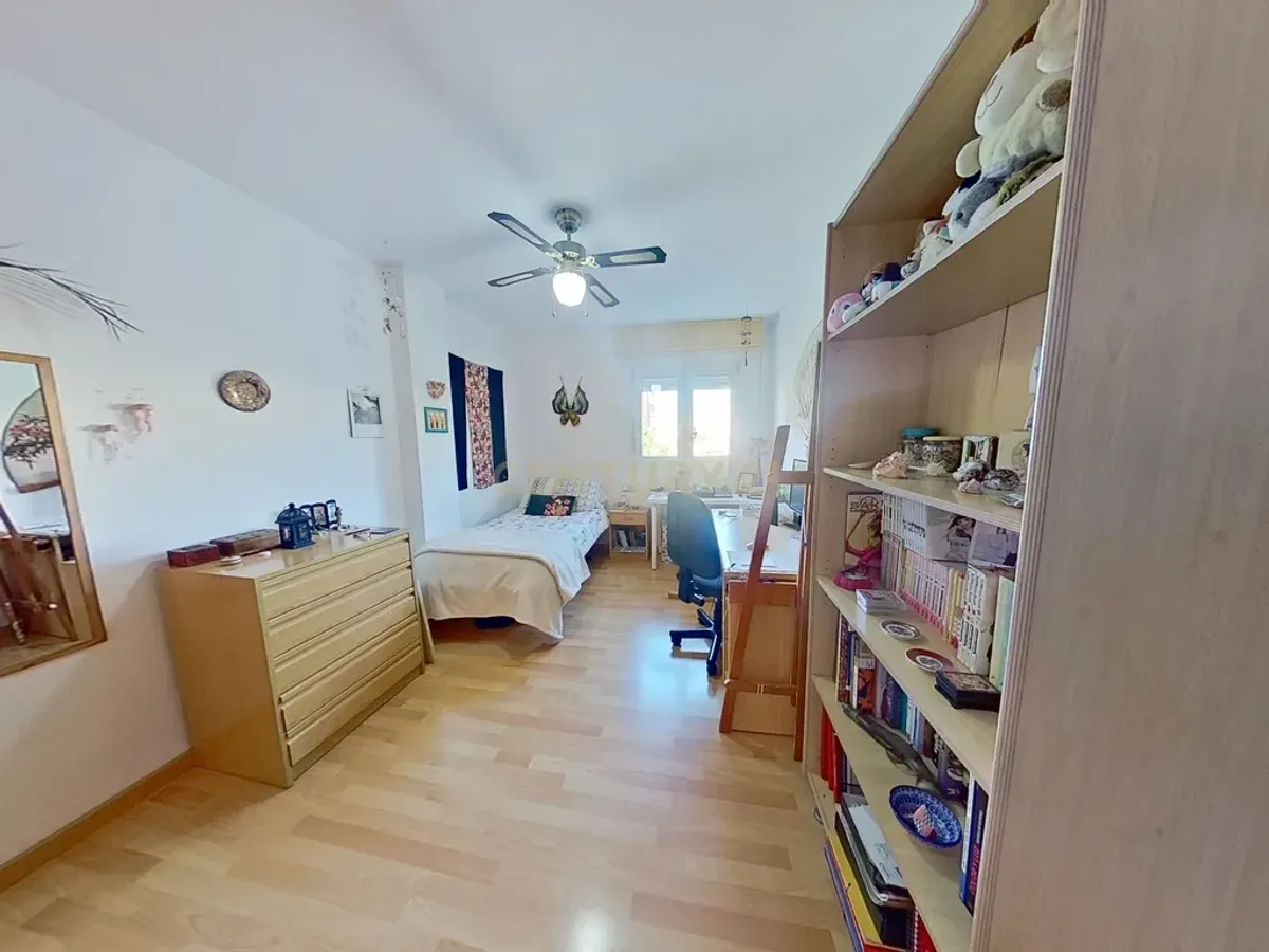 EXCLUSIVA VIVIENDA TOTALMENTE REFORMADA Y TODO EXTERIOR EN CRUZ DE HUMILLADERO – MÁLAGA