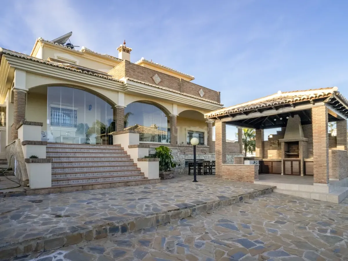 ✨ Villa Independiente de Lujo con Vistas al Mar en Benalmádena Costa