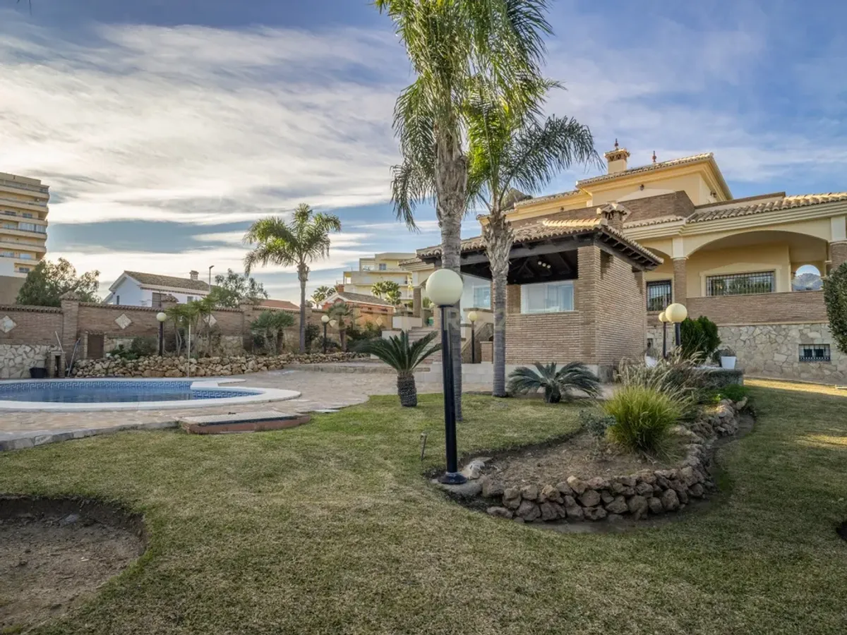 ✨ Villa Independiente de Lujo con Vistas al Mar en Benalmádena Costa
