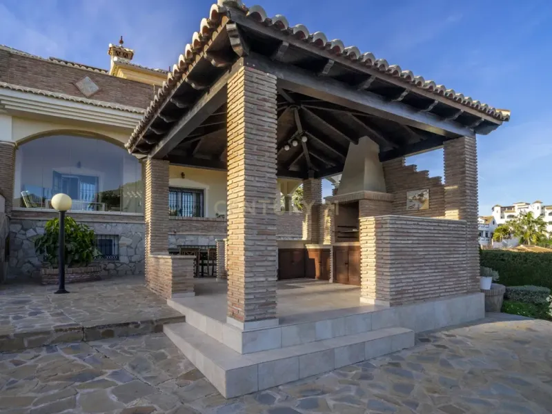 ✨ Villa Independiente de Lujo con Vistas al Mar en Benalmádena Costa