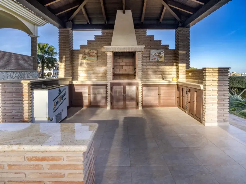 ✨ Villa Independiente de Lujo con Vistas al Mar en Benalmádena Costa