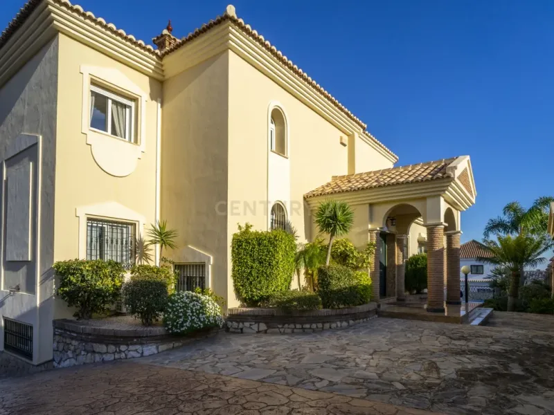 ✨ Villa Independiente de Lujo con Vistas al Mar en Benalmádena Costa