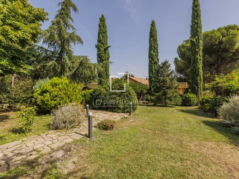 Plot for sale in Boadilla Del Monte, Madrid