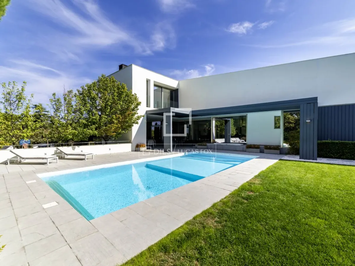 House / Villa for sale in Boadilla Del Monte, Madrid