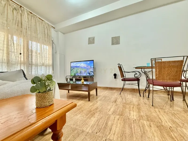 Tu vivienda en Roquetas de Mar, a un paso del puerto!