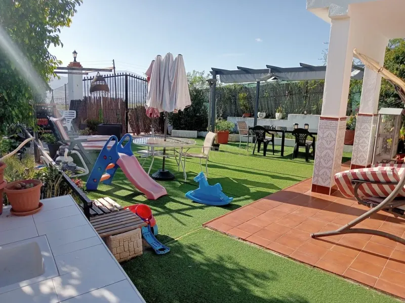 Exclusiva finca rústica con dos viviendas y vistas panorámicas en Estación de Cártama