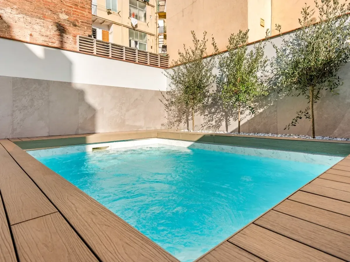 Casa con piscina privada y terrazas en Poblenou: un auténtico oasis en Barcelona