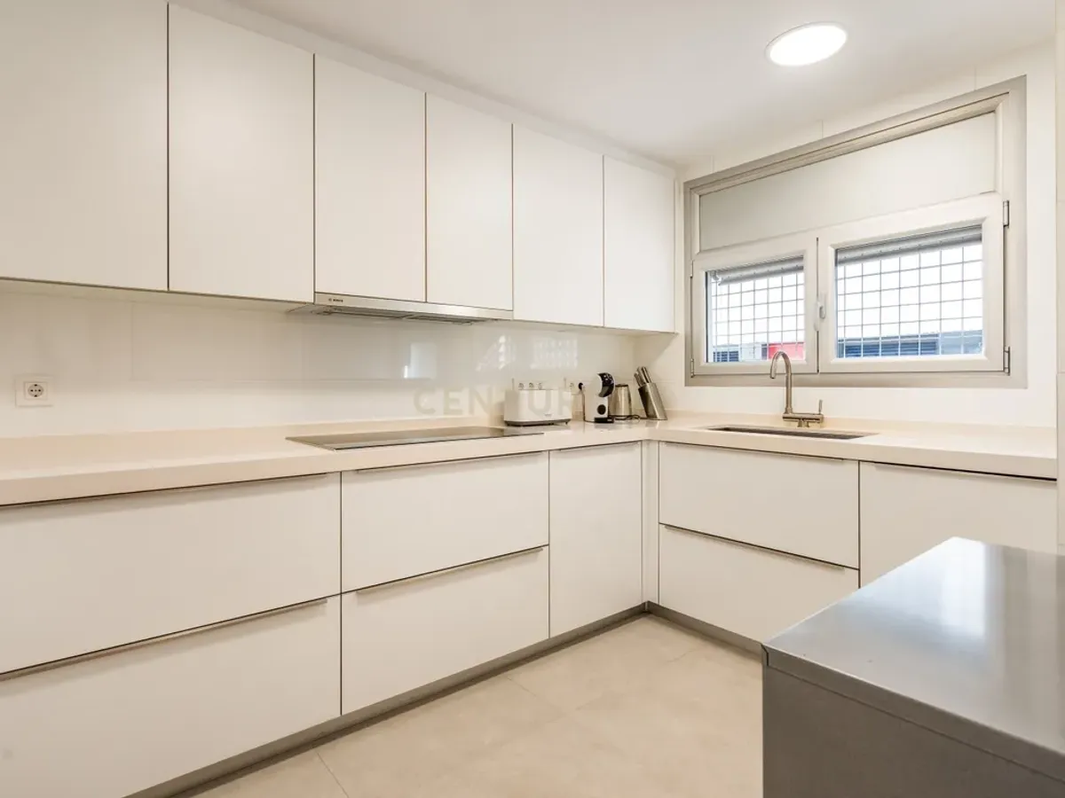 Casa con piscina privada y terrazas en Poblenou: un auténtico oasis en Barcelona