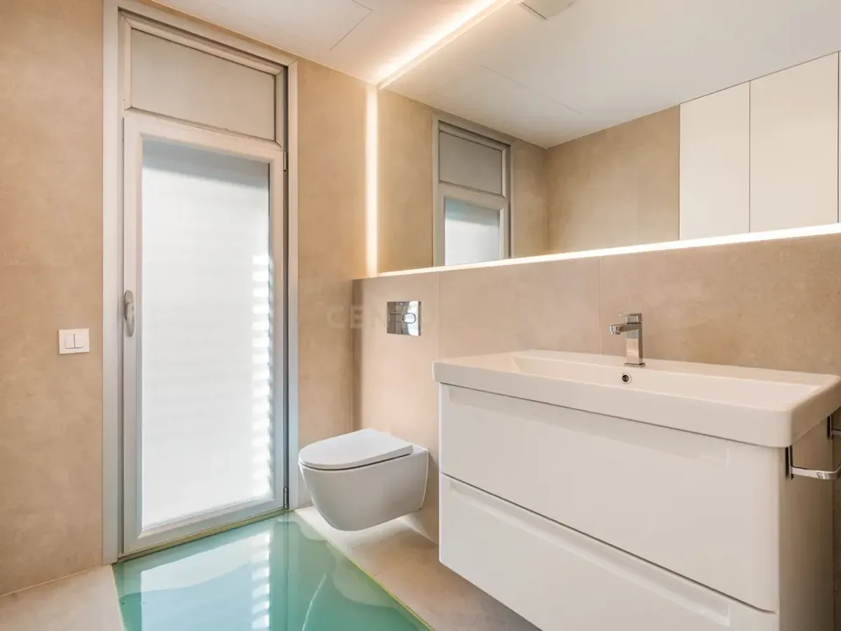 Casa con piscina privada y terrazas en Poblenou: un auténtico oasis en Barcelona