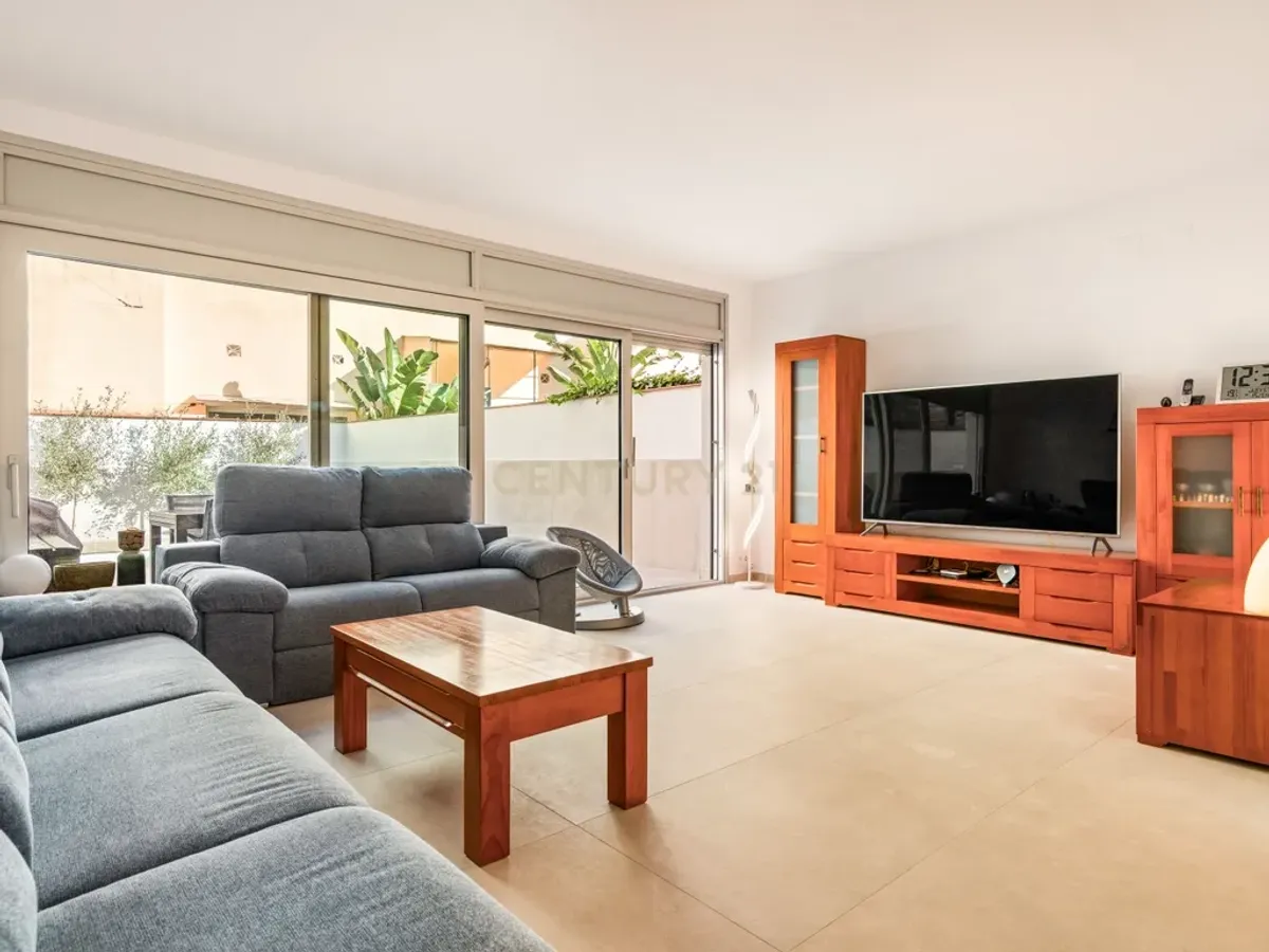 Casa con piscina privada y terrazas en Poblenou: un auténtico oasis en Barcelona