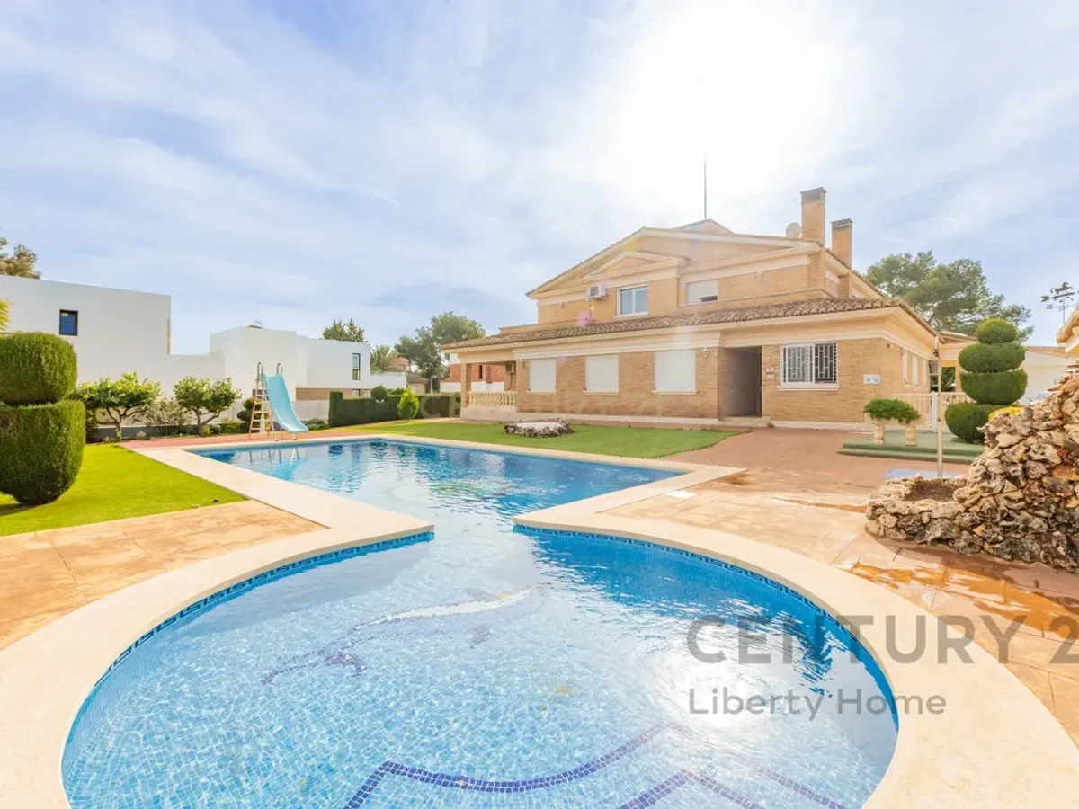 Señorial Chalet en Santa Apolonia (El Vedat)