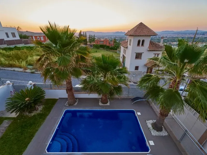 Un hogar para disfrutar de las vistas, la luz y la tranquilidad en La Zubia