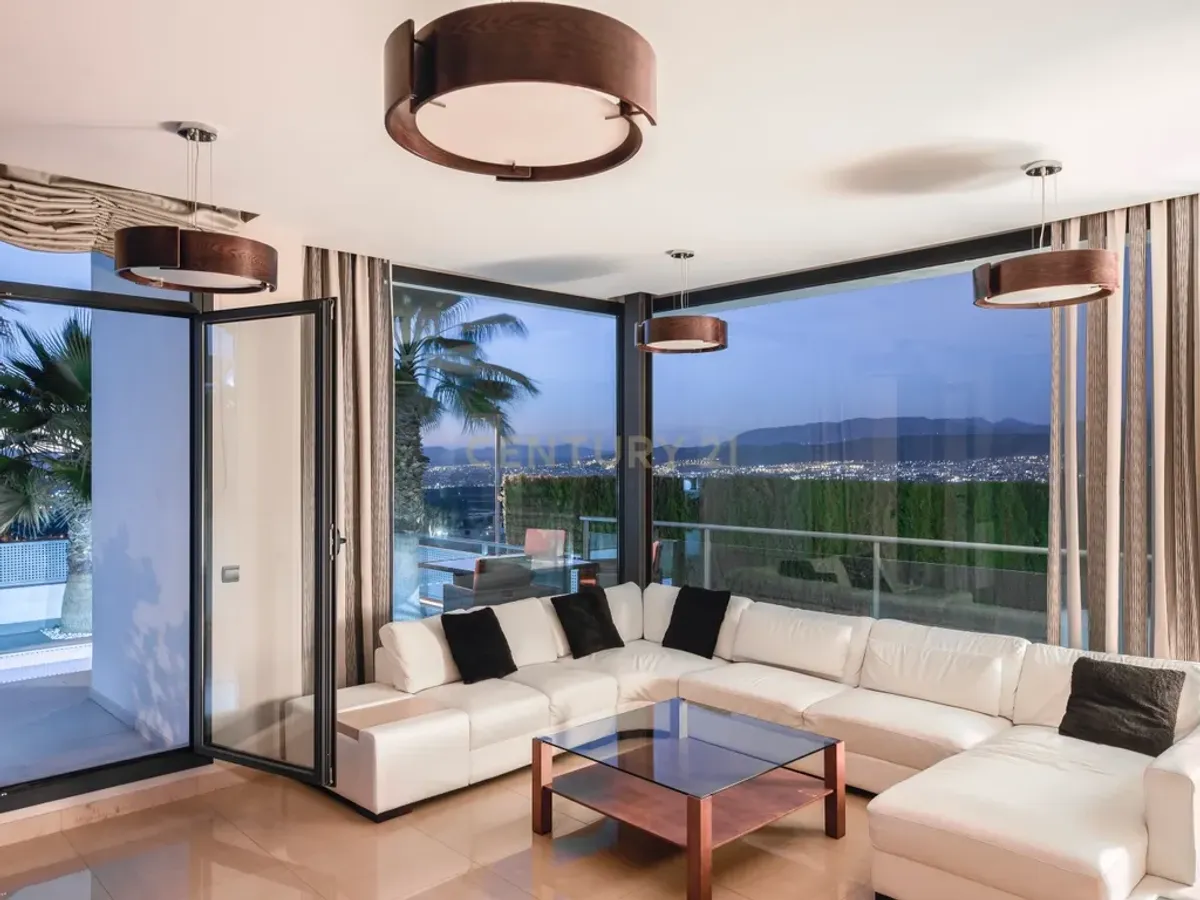 Un hogar para disfrutar de las vistas, la luz y la tranquilidad en La Zubia