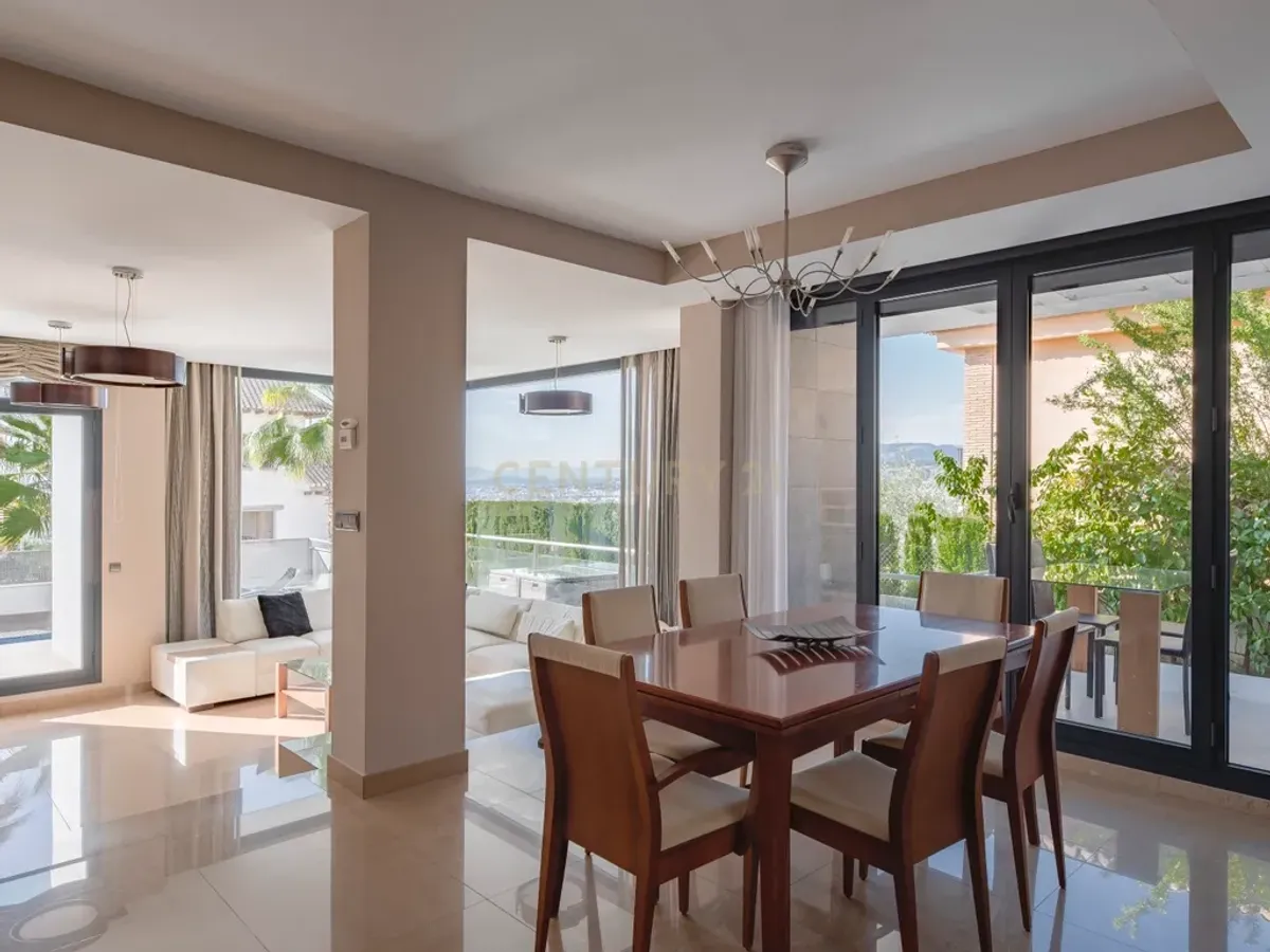 Un hogar para disfrutar de las vistas, la luz y la tranquilidad en La Zubia