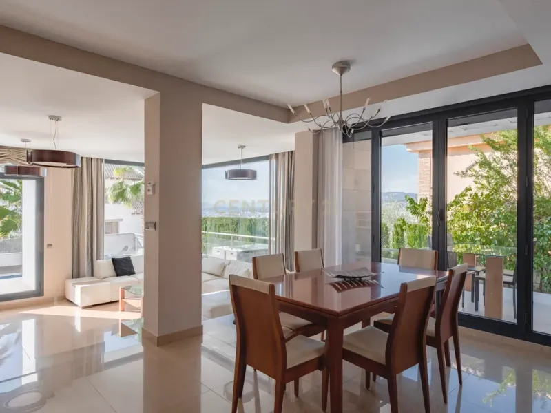 Un hogar para disfrutar de las vistas, la luz y la tranquilidad en La Zubia