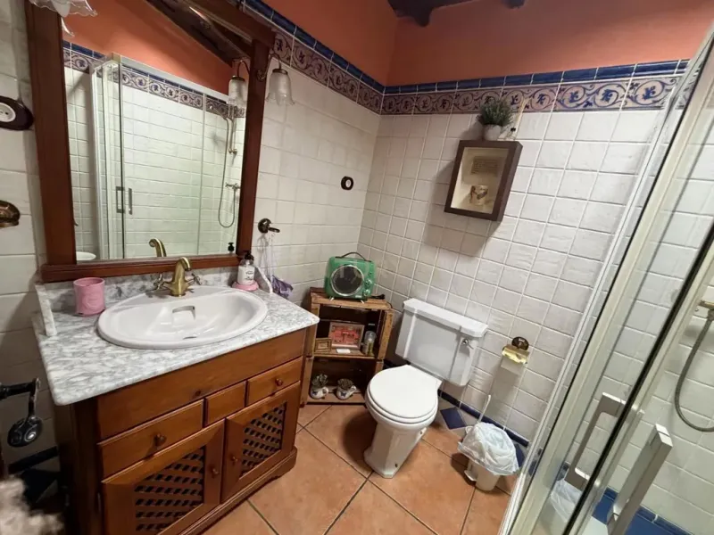 Encanto rural en venta: casa adosada con licencia turística en el corazón de la Sierra de Gata.