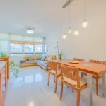 VENDO AMPLIA VIVIENDA LUMINOSA EN ESQUINA 4