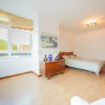 VENDO AMPLIA VIVIENDA LUMINOSA EN ESQUINA 7