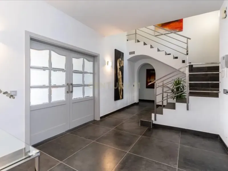 VILLA AMPLIA CON PRIVACIDAD EN NUEVA ANDALUCÍA