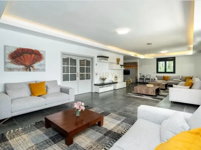 VILLA AMPLIA CON PRIVACIDAD EN NUEVA ANDALUCÍA