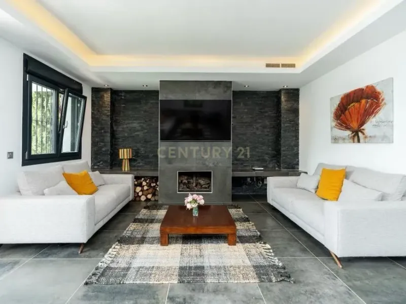 VILLA AMPLIA CON PRIVACIDAD EN NUEVA ANDALUCÍA