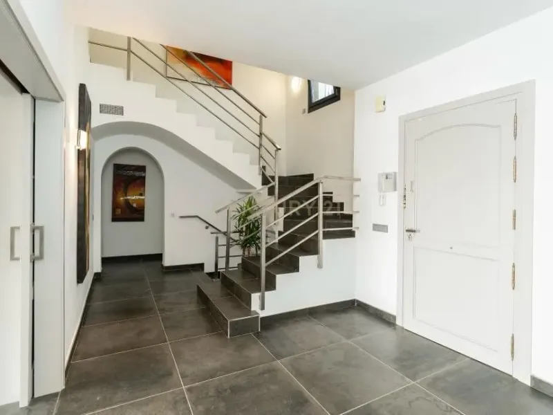 VILLA AMPLIA CON PRIVACIDAD EN NUEVA ANDALUCÍA