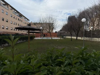 Piso de tres dormitorios junto a la estación de tren de la Garena en Alcalá de Henares, Madrid