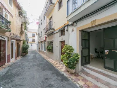 Local comercial con almacén en el centro histórico del casco antiguo de Calpe