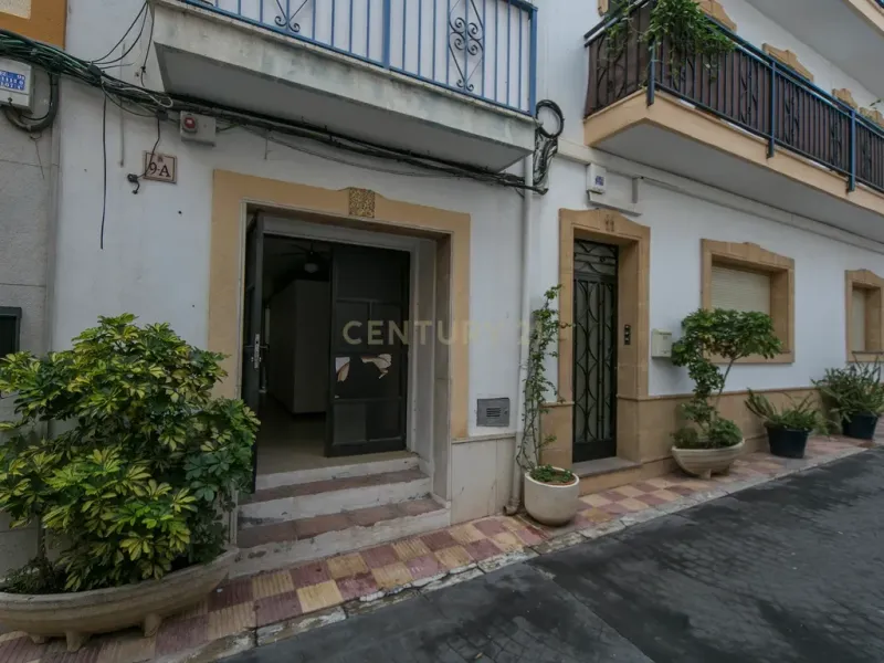 Local comercial con almacén en el centro histórico del casco antiguo de Calpe
