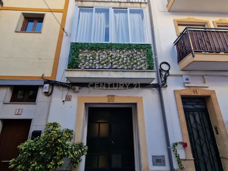 Local comercial con almacén en el centro histórico del casco antiguo de Calpe