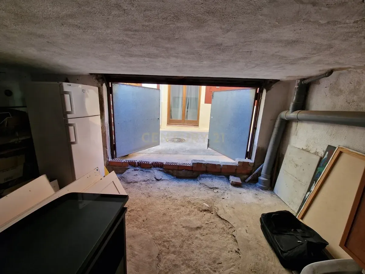 Local comercial con almacén en el centro histórico del casco antiguo de Calpe