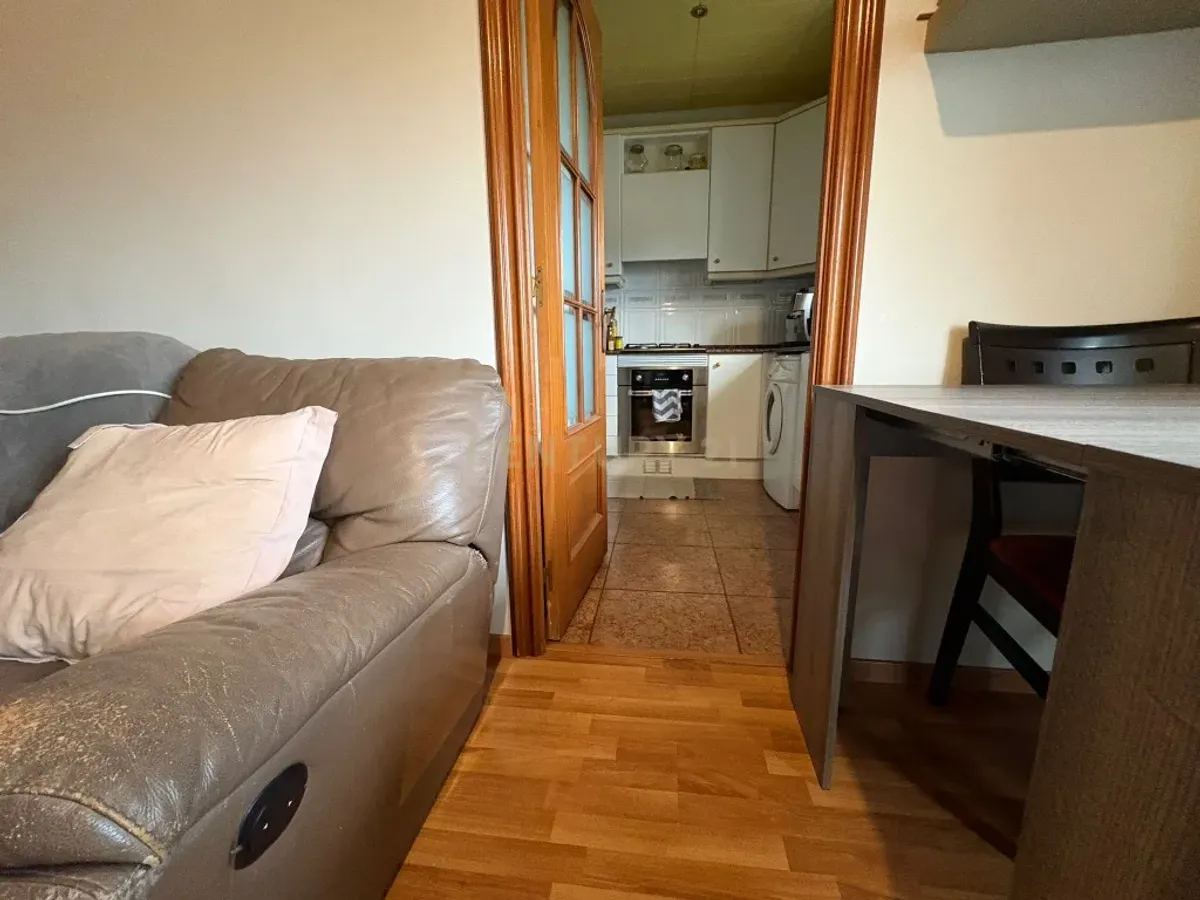 Piso con vistas al mar y la montaña en Mongat, con chimenea y balcón