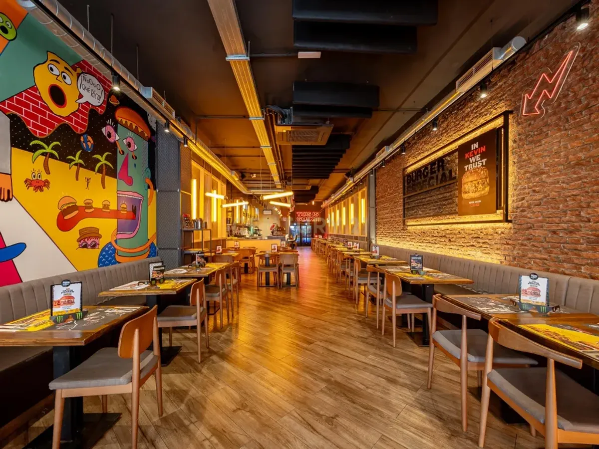 EN VENTA, MAGNÍFICO EDIFICIO REFORMADO EN TRIANA. APTO PARA RIC