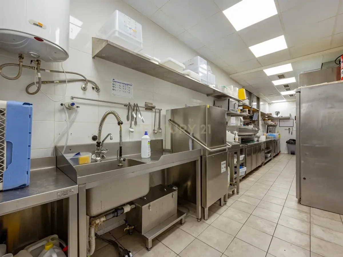 EN VENTA, MAGNÍFICO EDIFICIO REFORMADO EN TRIANA. APTO PARA RIC