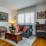 Ático dúplex con terraza solárium, piscina y parking en el Eixample de Sant Joan Despí 2