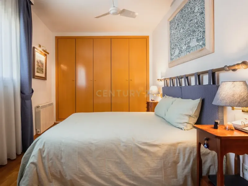 Ático dúplex con terraza solárium, piscina y parking en el Eixample de Sant Joan Despí