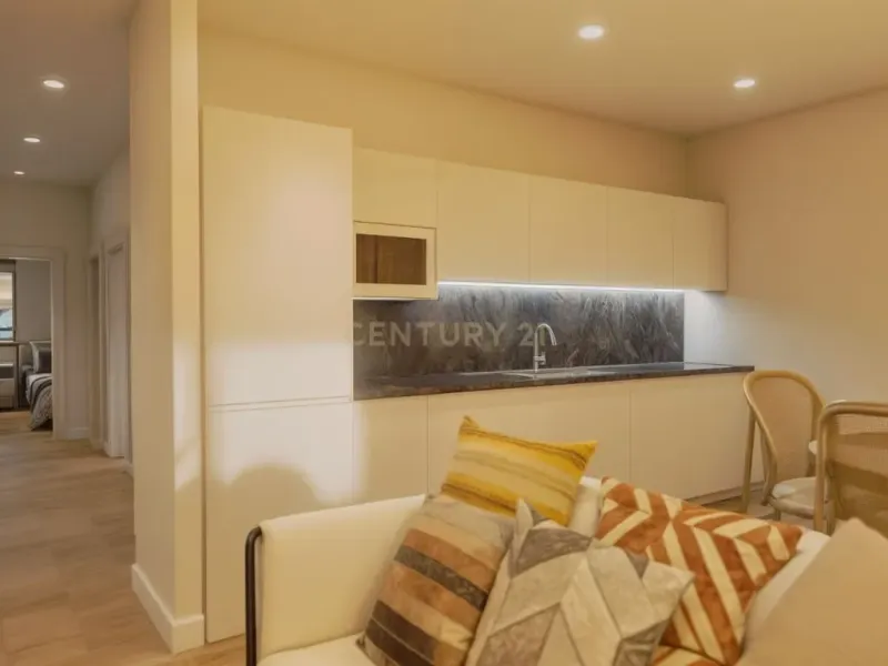 Planta baja a estrenar con gran patio en Jaume Pinent – Barcelona