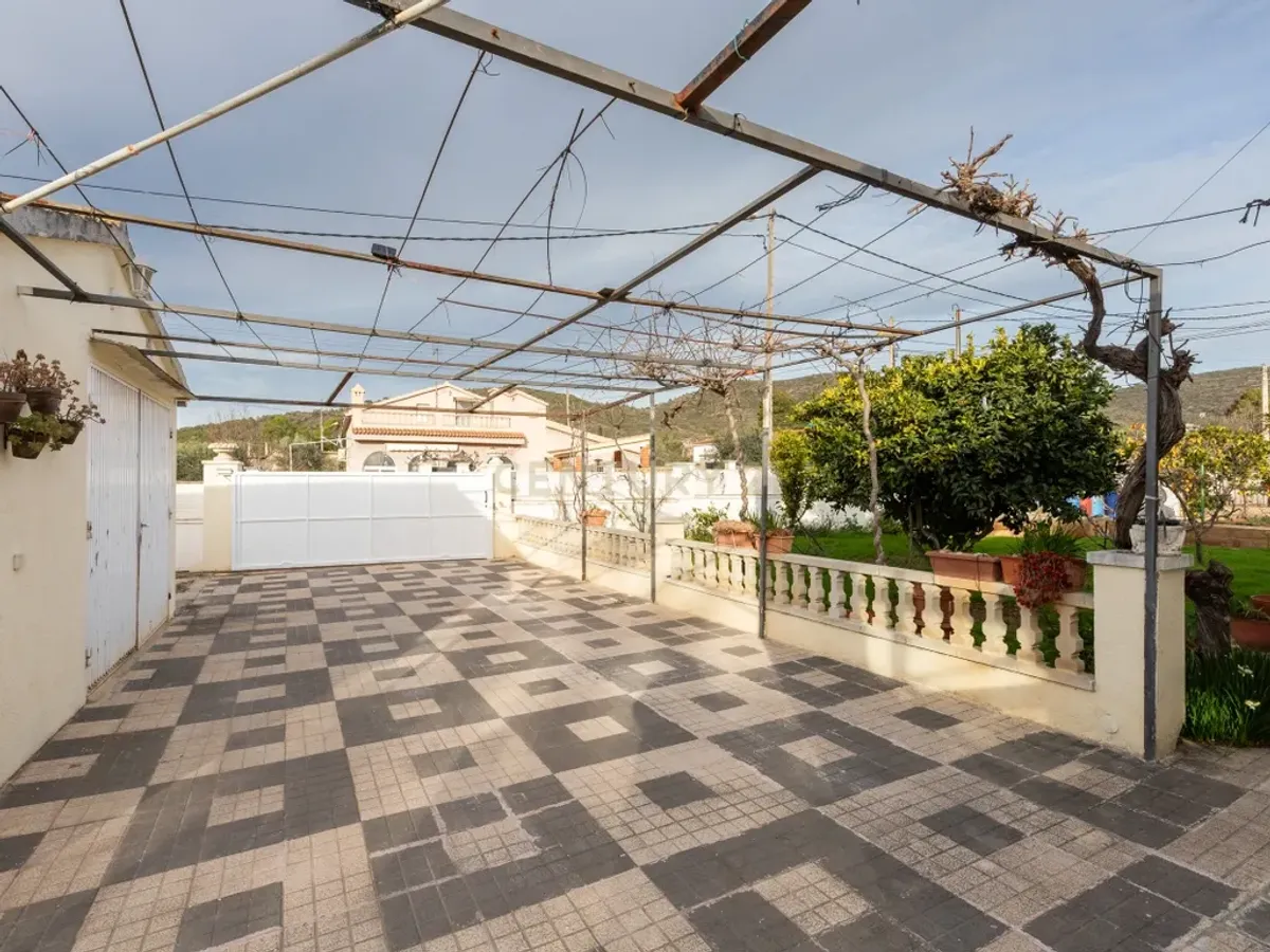 Encantadora casa independiente en una sola planta en urbanización de montaña