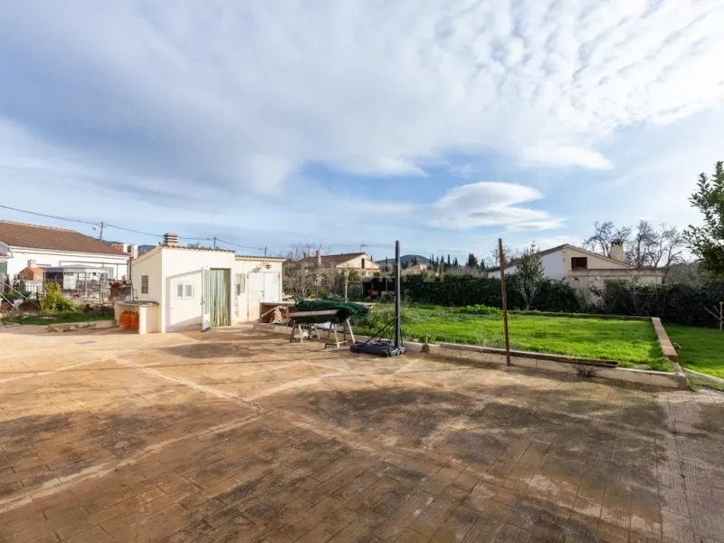 Encantadora casa independiente en una sola planta en urbanización de montaña