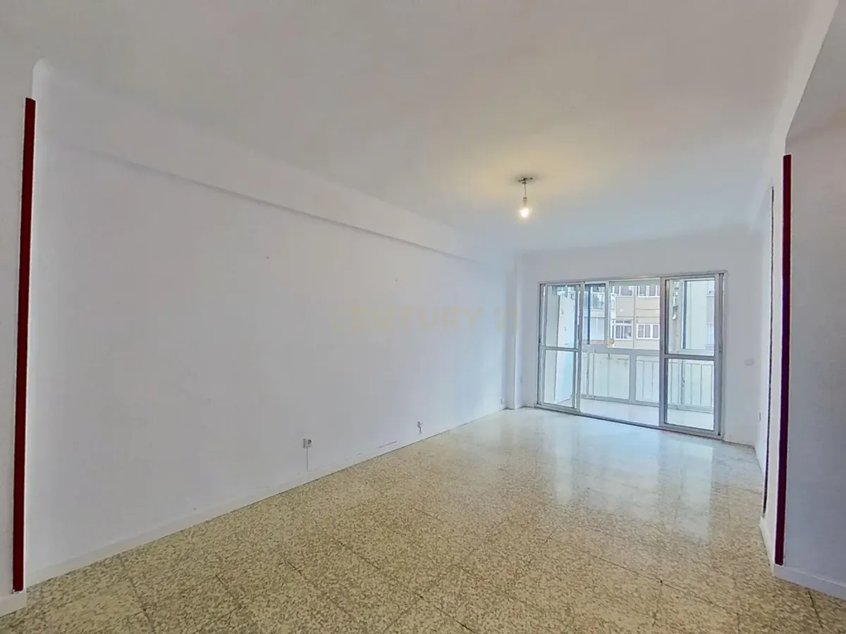 Amplio piso en venta en la Avenida de Europa