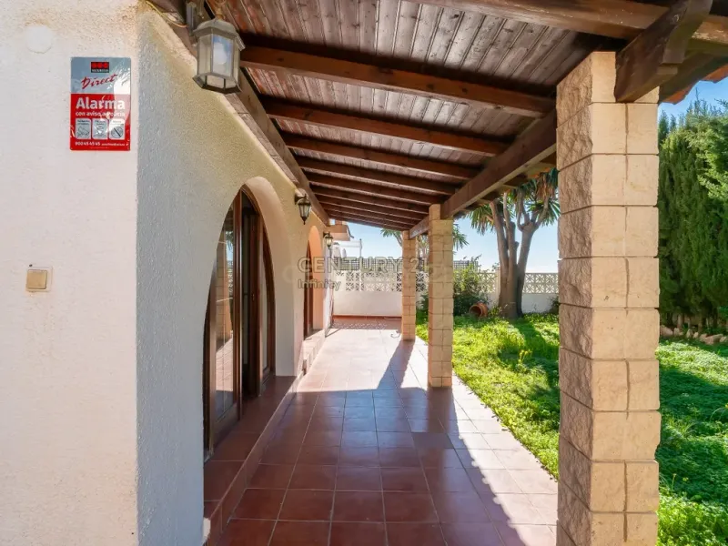 Casa en venta en Torremuelle, Benalmádena – Ubicación estratégica y alto potencial