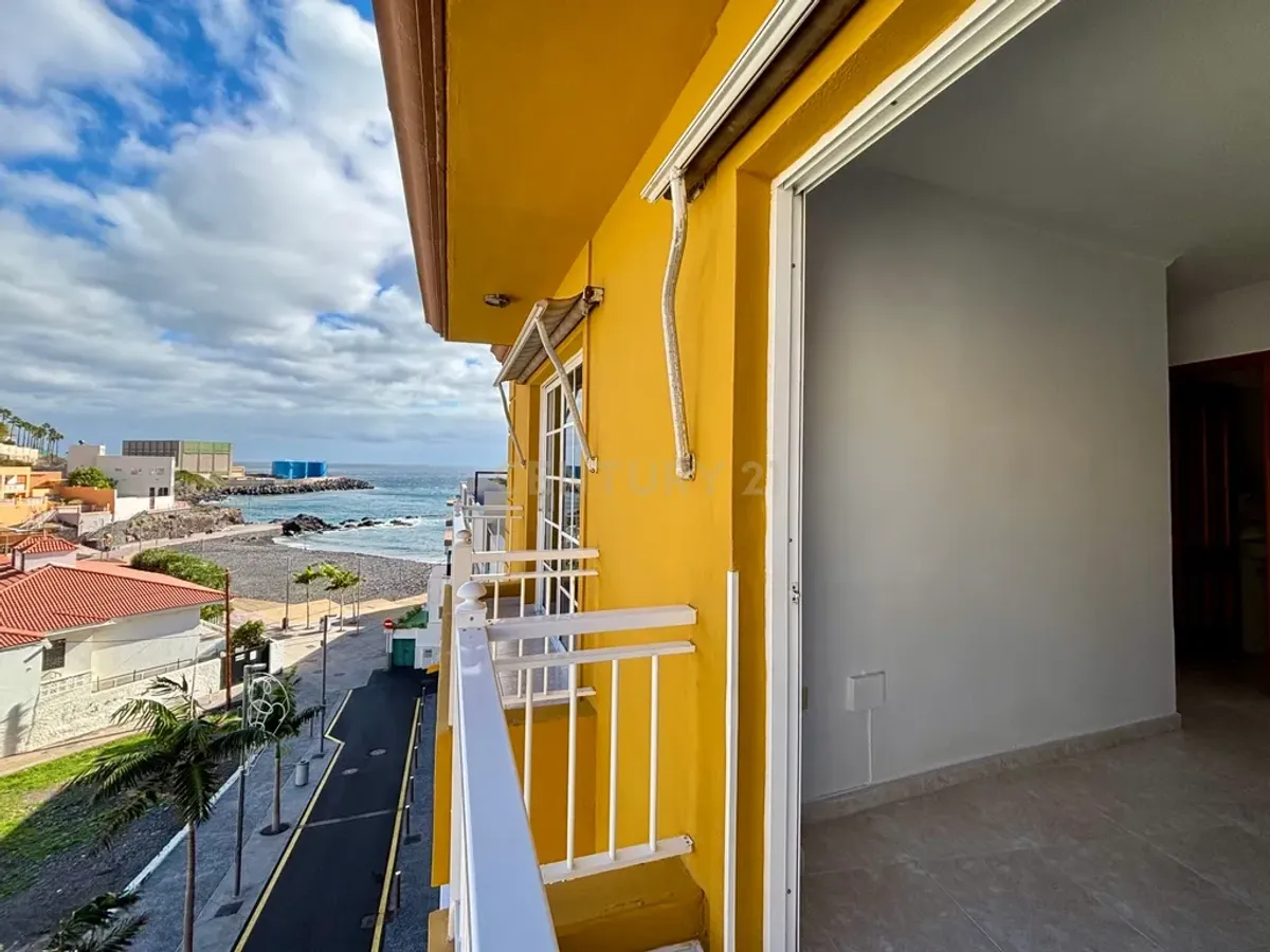 COQUETO Y LUMINOSOSO PISO CON VISTAS AL MAR EN CALETILLAS, CANDELARIA