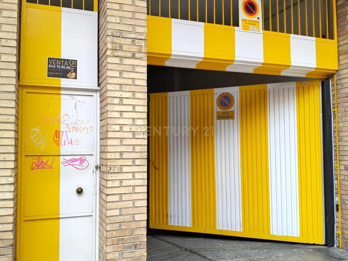 Plaza de parking amplia en venta – Centro de Granada
