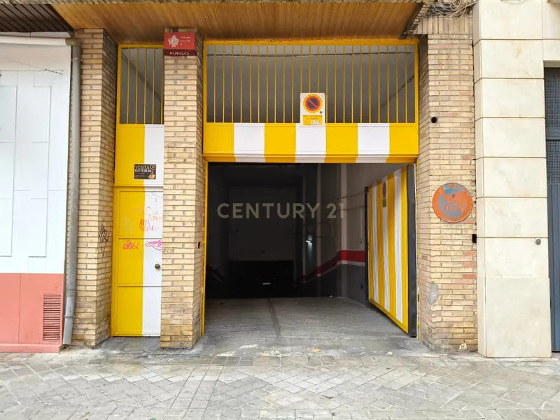 Plaza de parking amplia en venta – Centro de Granada