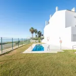 Espectacular vivienda adosada en primera línea de playa de Estepona 1
