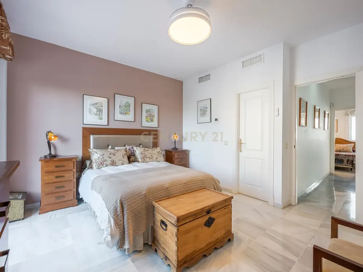 Espectacular vivienda adosada en primera línea de playa de Estepona