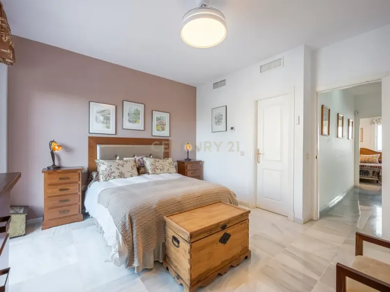 Espectacular vivienda adosada en primera línea de playa de Estepona