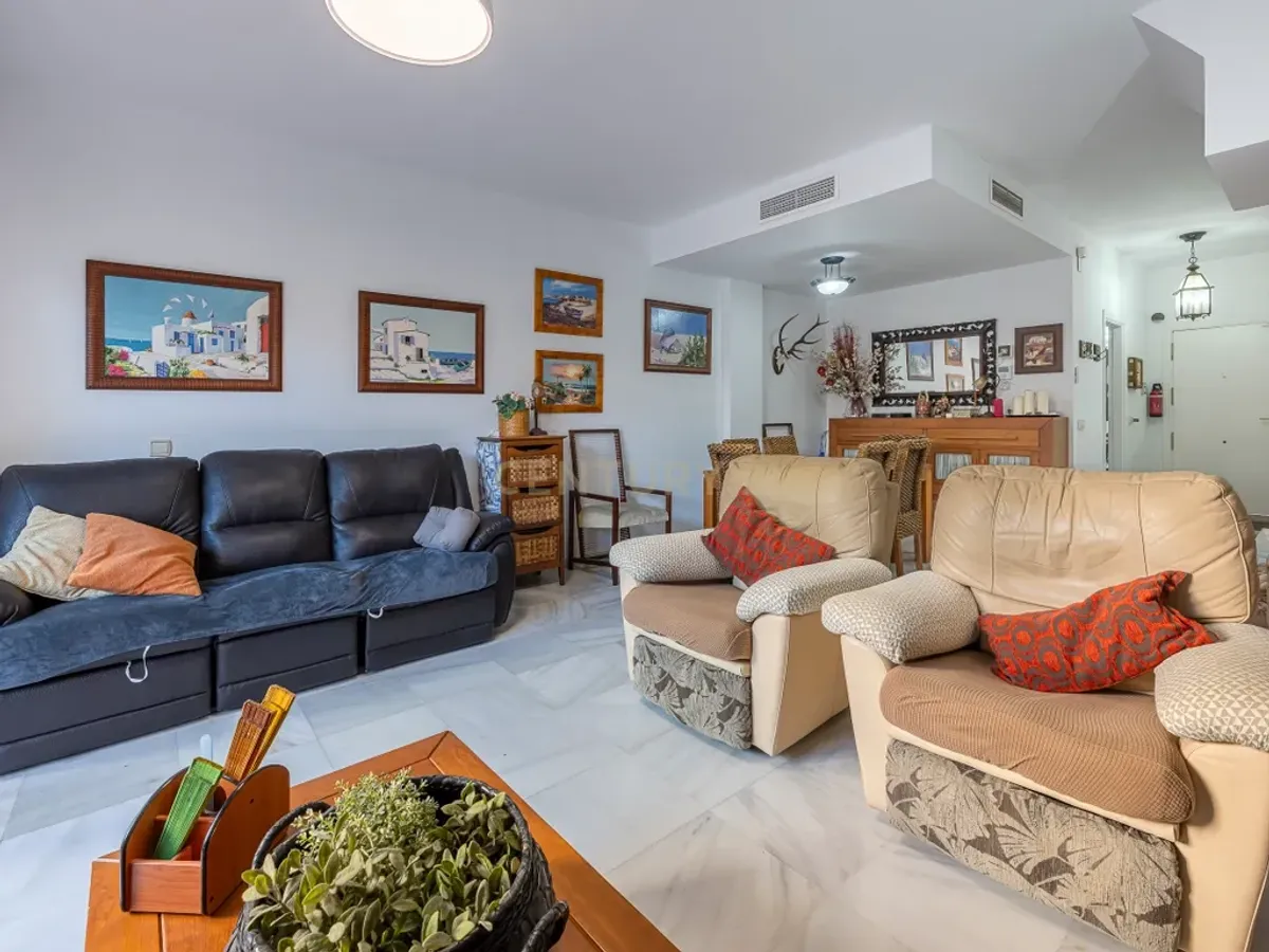 Espectacular vivienda adosada en primera línea de playa de Estepona