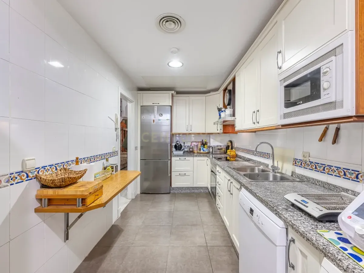 Espectacular vivienda adosada en primera línea de playa de Estepona